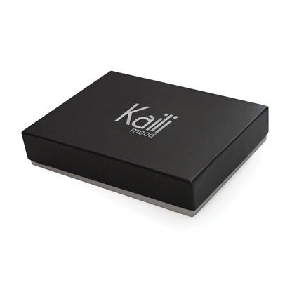 K10854AB | Portachiavi in Saffiano Vera Pelle. Colore Nero. Anello per chiavi Nickel Lucido. Dimensioni totali: cm 5,5 x 9,5 x 0,5. Confezione: Gift Box rigido fondo/coperchio-4